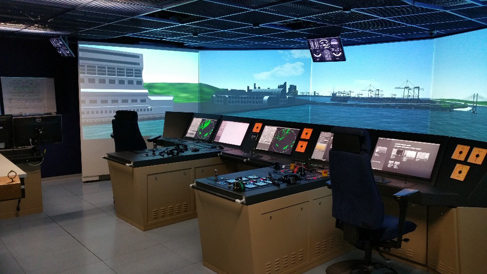 Navigointisimulaattorin konsolit — 