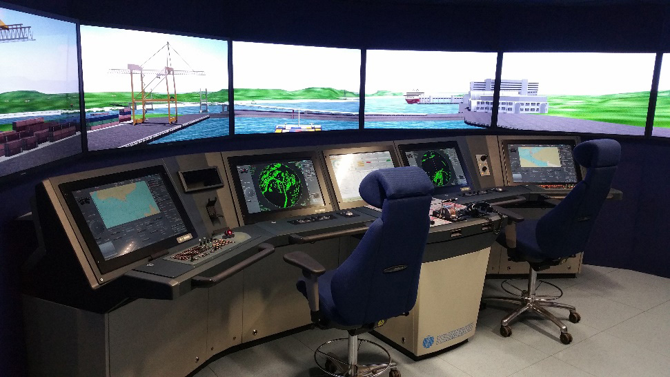 Navigointisimulaattorin konsolit — 